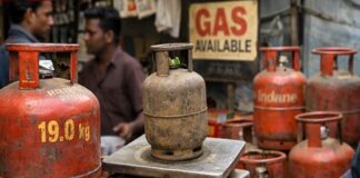 गैस की किल्लत या कालाबाजारी? 400 रुपये किलो तक वसूली के आरोप